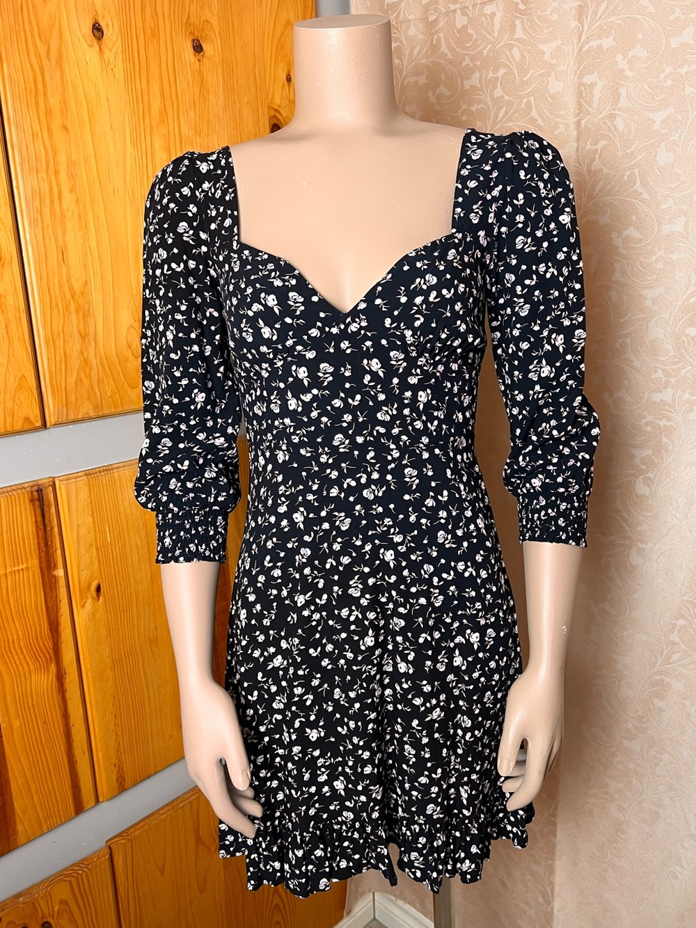 GARAGE Black and White Floral Fitted Sweetheart Mini Dress w Ruffle Hem - Sz XS
